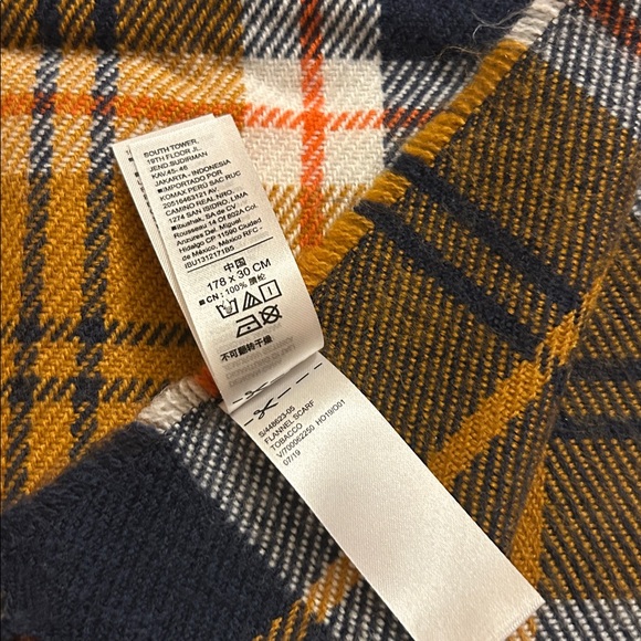 Old Navy Men’s Scarf - Picture 10 of 10